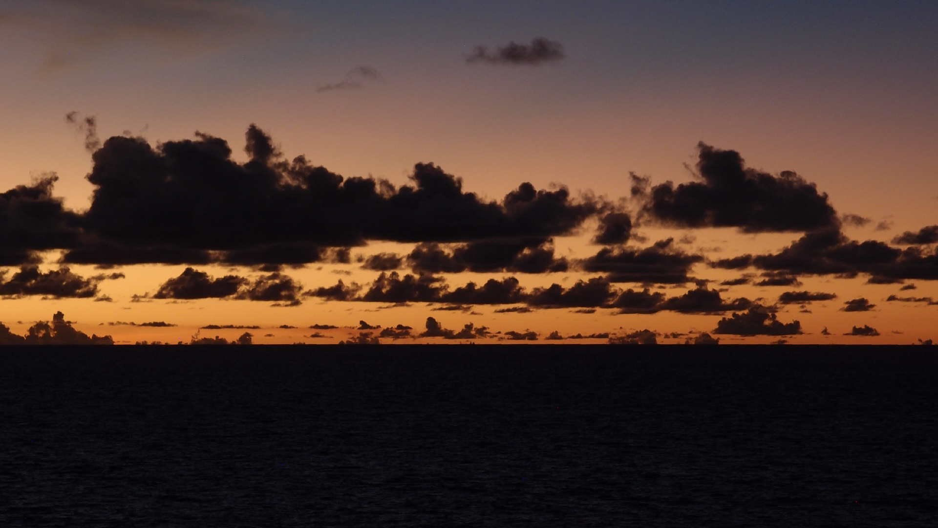 2022-10-28 17 Uhr 34 Wellen und Abendhimmel (Foto, Video)